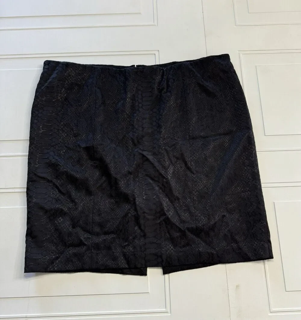 Lane Bryant Womens Size 22 Snake Skin Pattern Black Mini Skirt with Back Slit
